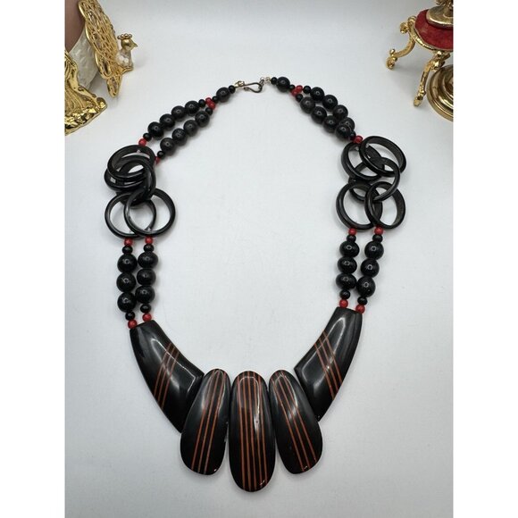 70s Vintage Mod Laminated Plastic Horn Lucite Necklace Bold Red & Black Pendant - Picture 7 of 7
